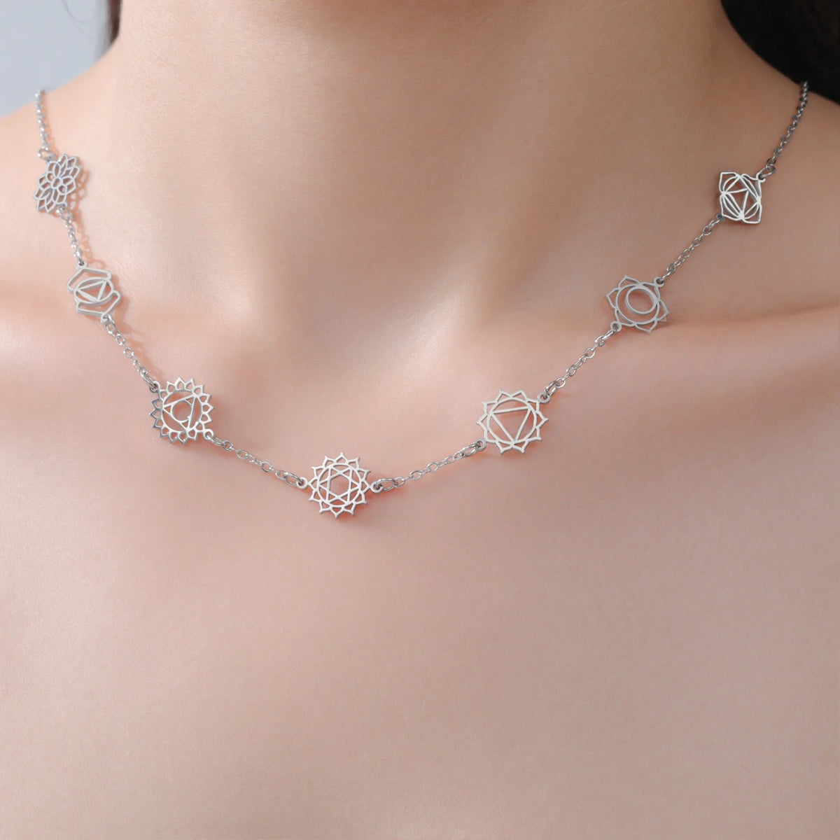 Collier 7 Chakras en Acier Inoxydable – Symboles des Chakras et Perles, Doré ou Argenté, 3 Modèles