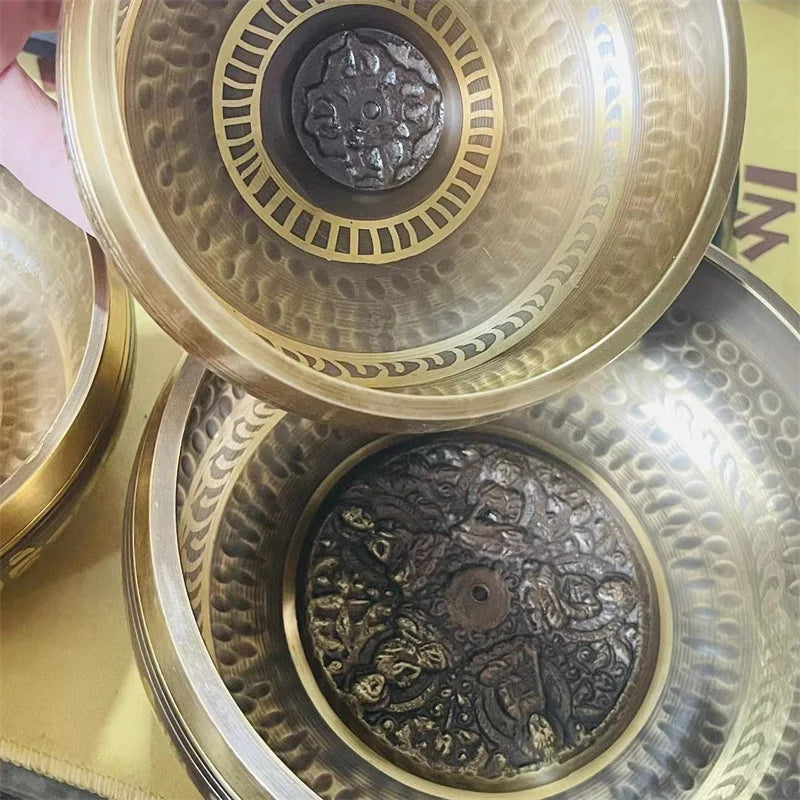 Bol Chantant Tibétain Gravé de Mantras – Fabriqué à la Main au Népal, de 8 à 20 cm, avec Maillet