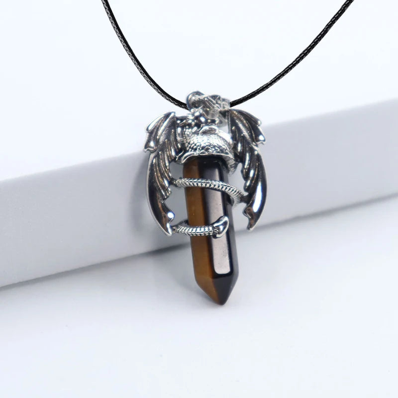 Collier Dragon et Pointe de Pierre Naturelle – Pendentif Vintage sur Cordon, 16 Pierres