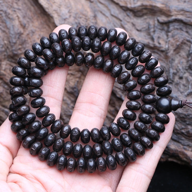 Mala Tibétain 108 Perles en Ébène Naturel – Perles Gravées, Rondes ou Tonneau, Collier ou Bracelet