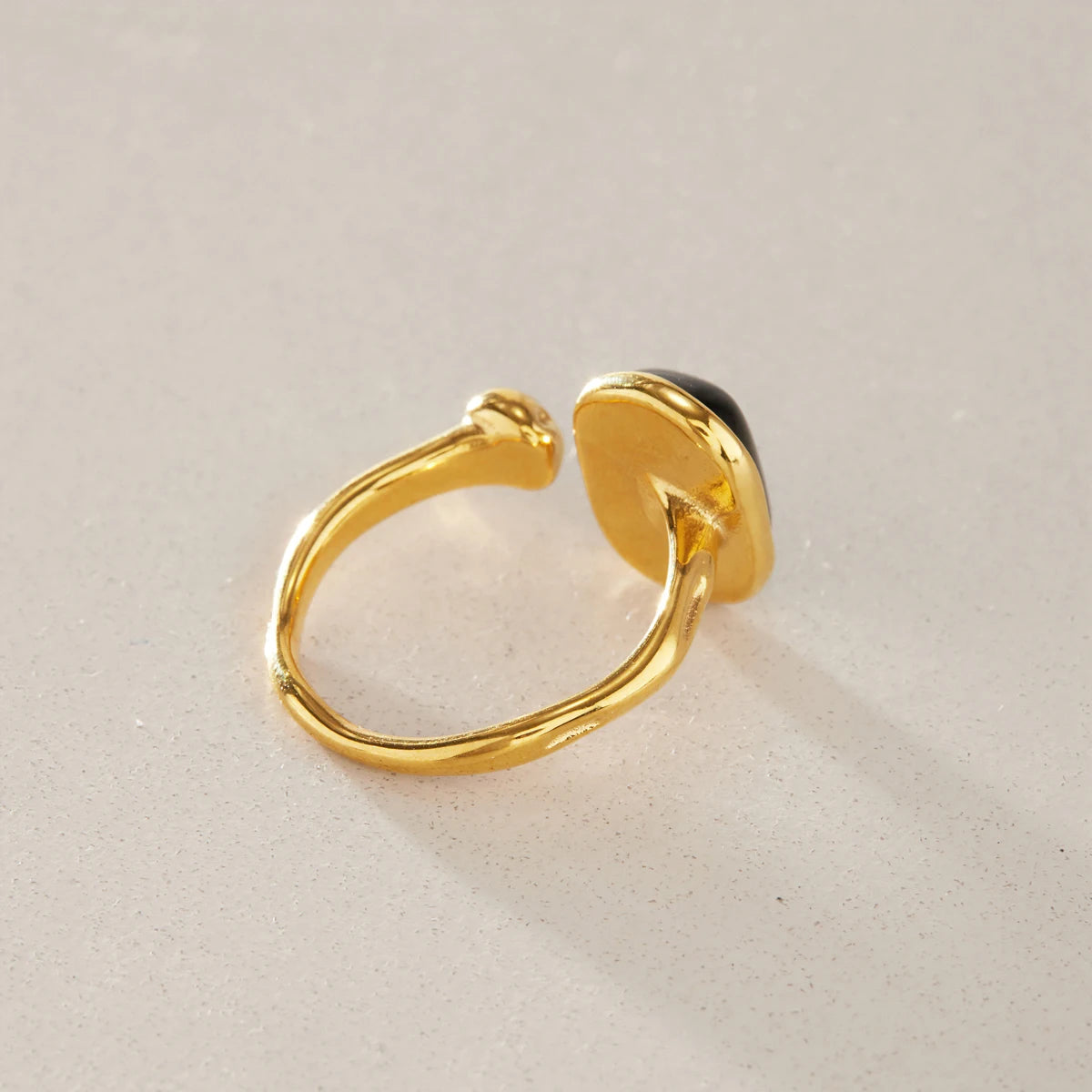 Bague Obsidienne Noire Ajustable – Acier Inoxydable Plaqué Or 18 Carats, Femme