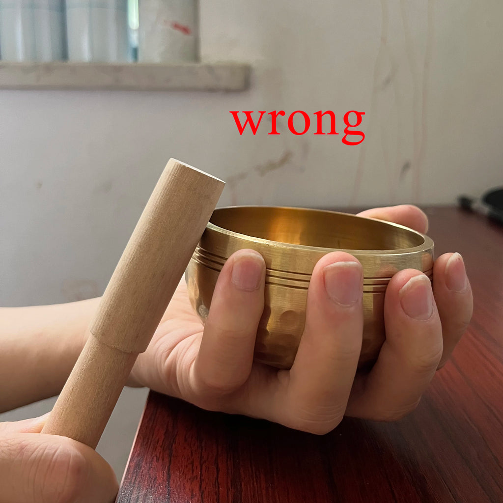 Bol Chantant Tibétain Fait Main au Népal – Laiton Gravé Sanskrit, 8 à 13 cm, avec Maillet