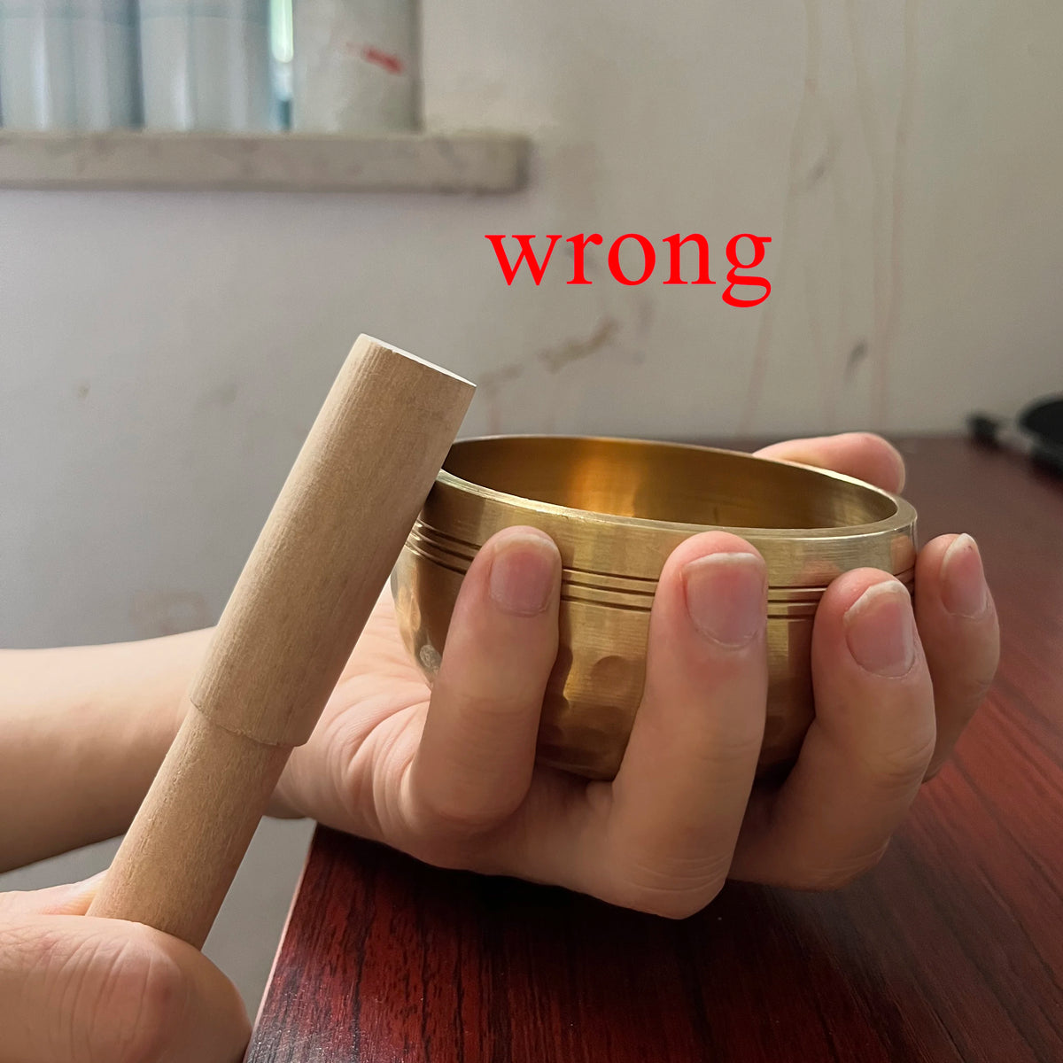 Bol Chantant Tibétain Fait Main au Népal – Laiton Gravé Sanskrit, 8 à 13 cm, avec Maillet