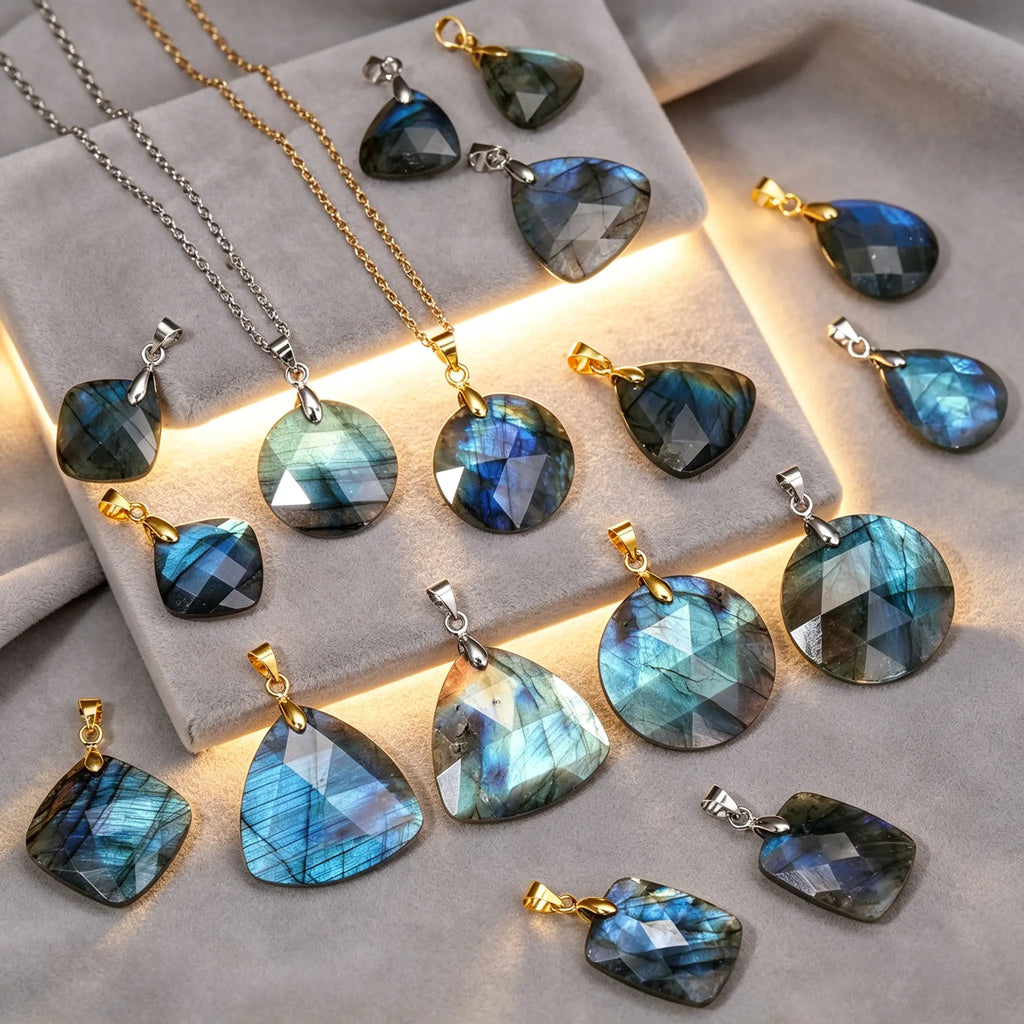 Collier Labradorite Naturelle Forme Libre – Pendentif Doré ou Argenté, 10 Modèles
