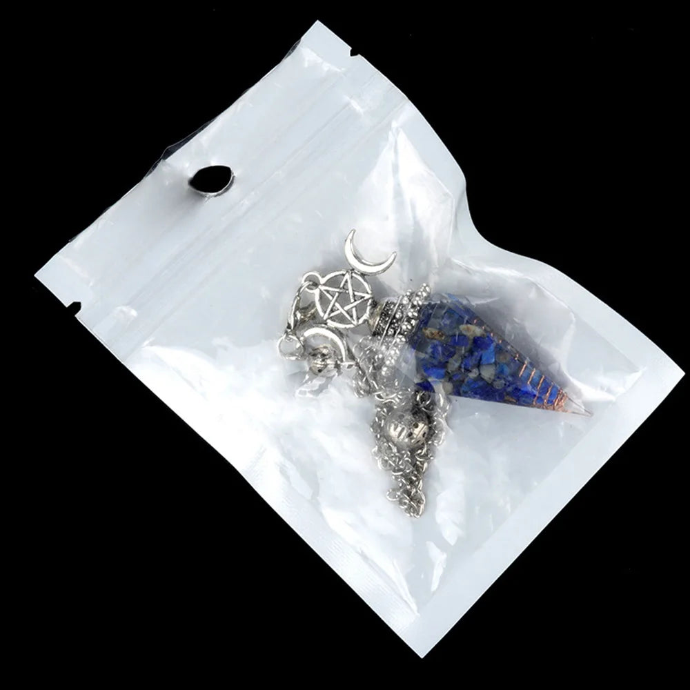 Pendule Triple Lune et Pentacle en Orgonite – Éclats de Pierres Naturelles, 8 Pierres au Choix