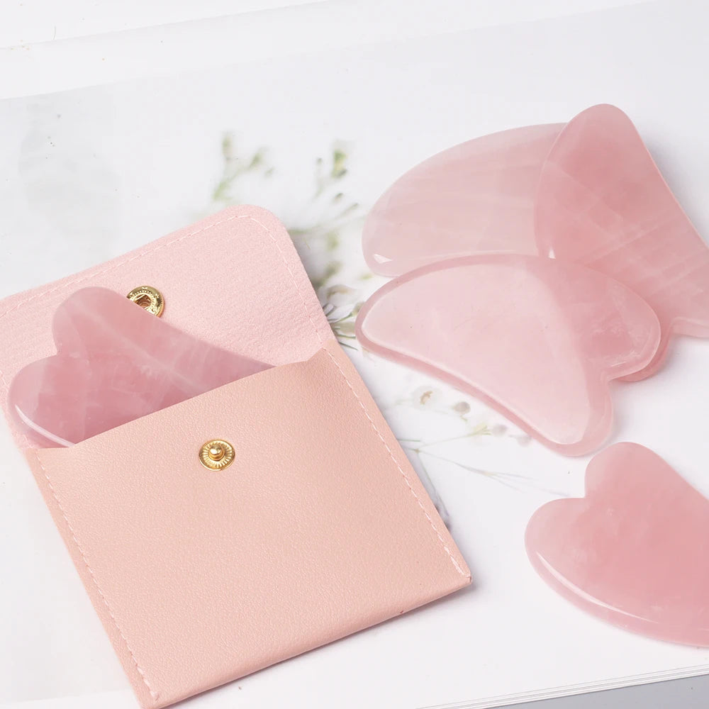 Gua Sha en Quartz Rose Naturel avec Pochette – Pierre de Massage du Visage en Forme de Cœur, Rituel Beauté du Soir, Idée Cadeau Femme