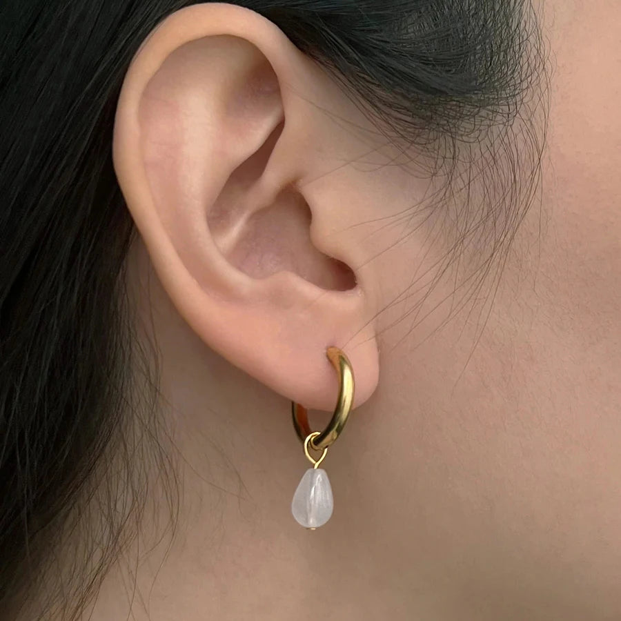 Créoles en Acier Doré avec Goutte de Cristal de Roche – Boucles d'Oreilles Minimalistes