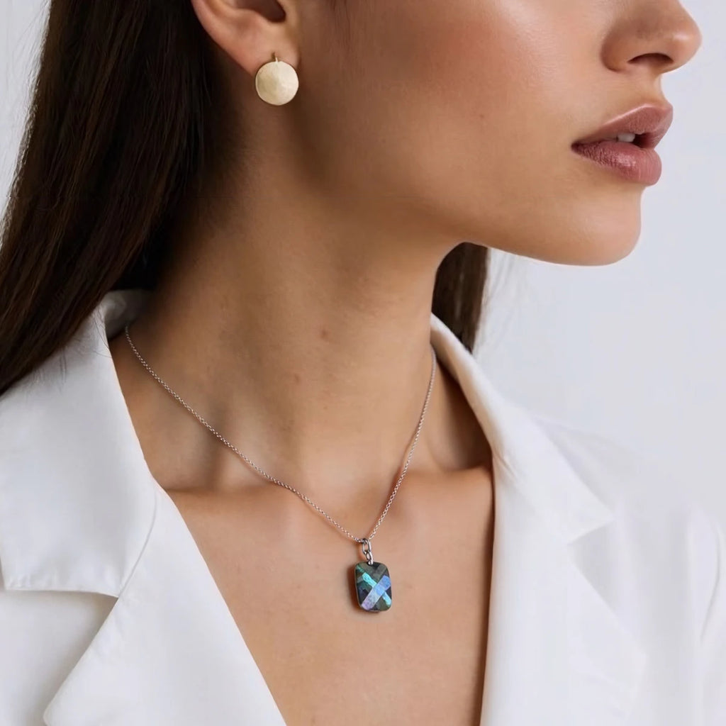 Collier Labradorite Naturelle Forme Libre – Pendentif Doré ou Argenté, 10 Modèles
