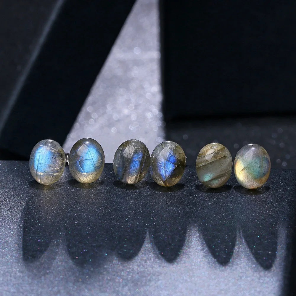 Clous d'Oreilles Labradorite Ovale – Reflets Bleus, Monture Argent Hypoallergénique