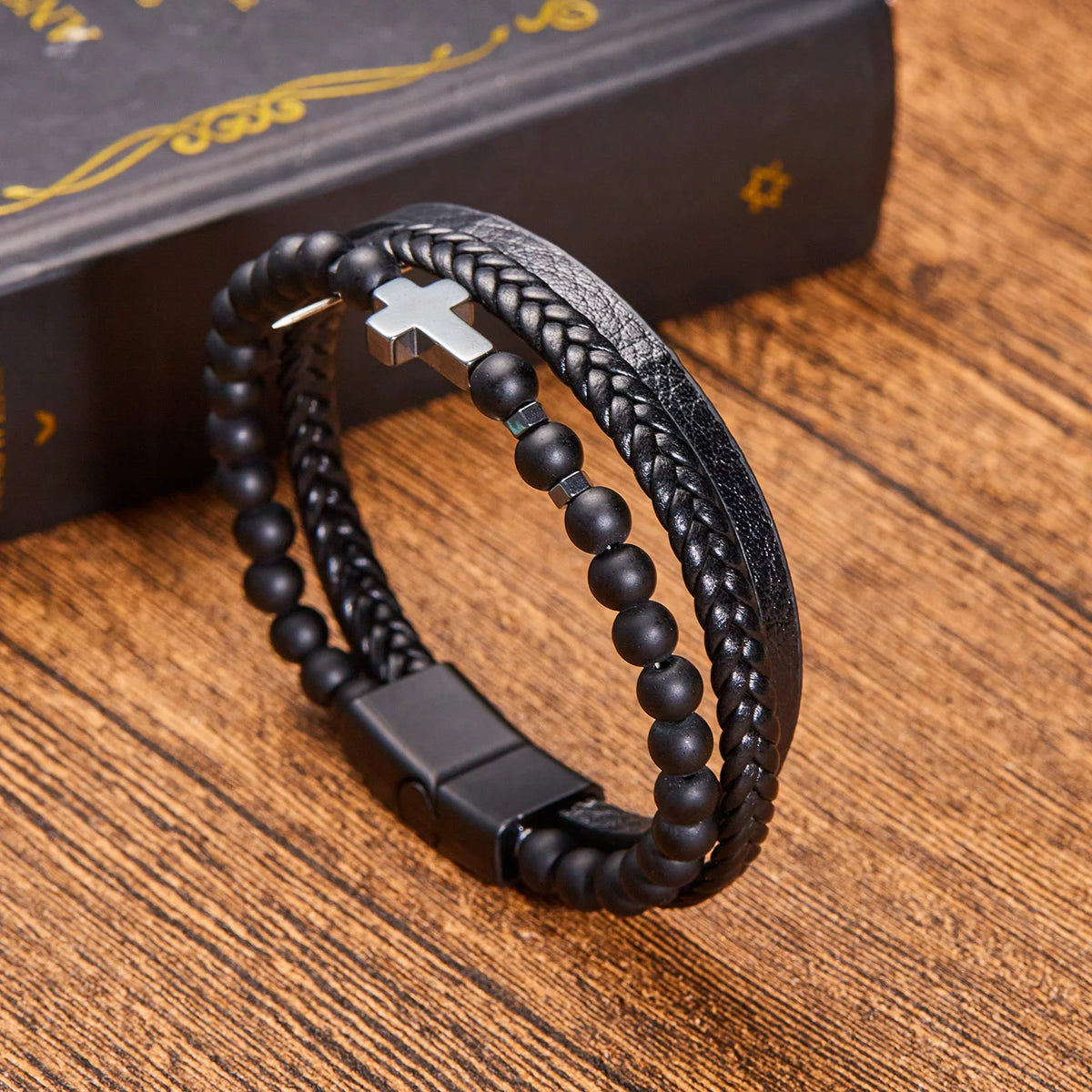 Bracelet Cuir Homme Multi-Rangs avec Perles de Pierre et Croix – 22 cm, 4 Coloris