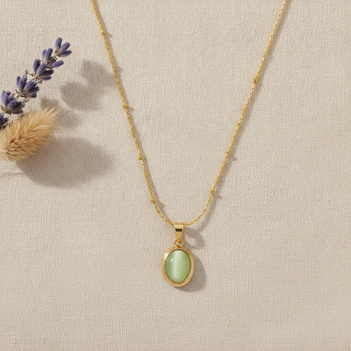 Collier Pendentif Ovale en Pierre