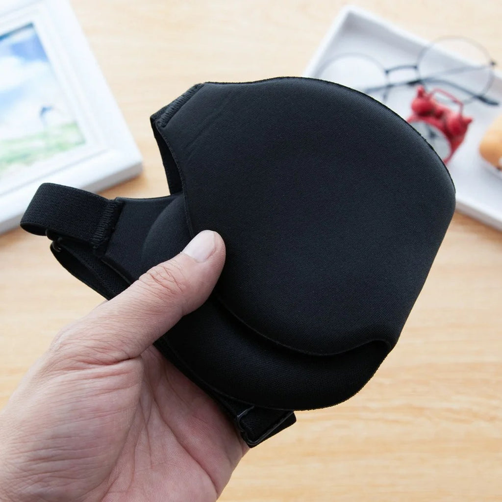 Masque de sommeil 3D en main
