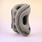 Oreiller de sieste gonflable vu de profil, tunnel pour les bras